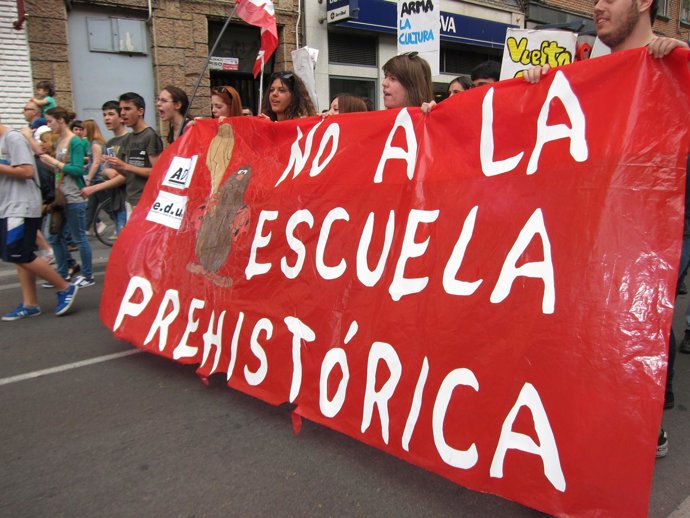 Pancarta de una manifestación en la jornada de huelga general en Educación