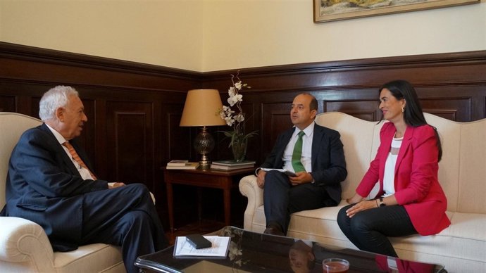 El alcalde presenta Estrategia PIC al Ministro de Asuntos Exteriores