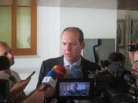 Carrón señala que los primeros beneficiarios de la Renta Básica podrían cobrarla en julio o "antes incluso"