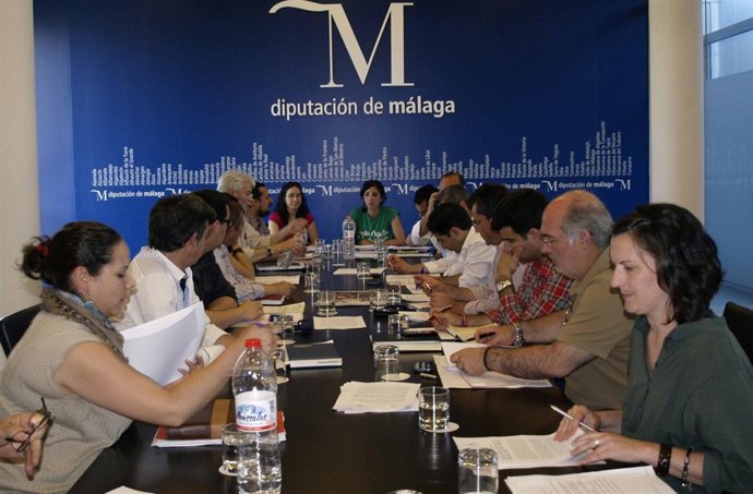 Alcaldes y dirigentes de IU reunidos en la Diputación de Málaga