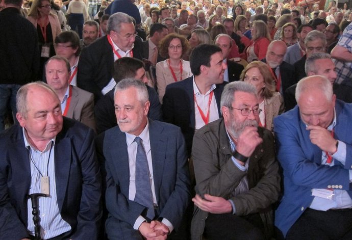 Candido Méndez, junto a Griñán, charla con Carbonero