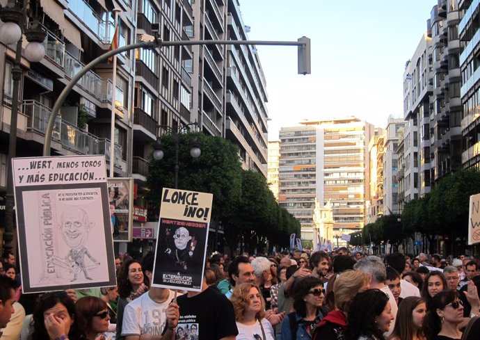Manifestación contra la LOMCE en Valencia