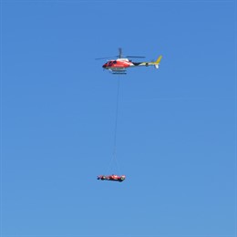 El Banco Santander lleva en helicóptero el monoplaza de Ferrari