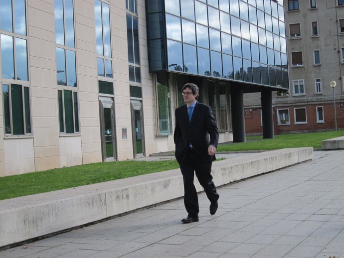 El consejero de Educación, José Iribas, a su llegada al Palacio de Justicia