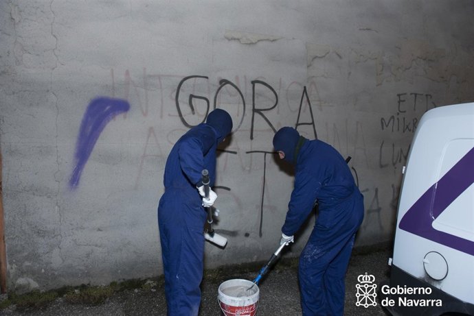 Eliminan pintadas de exaltación del terrorismo en Arbizu y Etxarri-Aranatz.