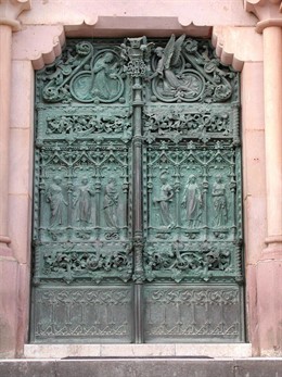 Puerta de las Virtudes Fundación Comillas