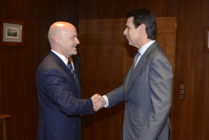 Pierre Louette (France Telcom ) y José Manuel Soria (Ministerio de Industria)