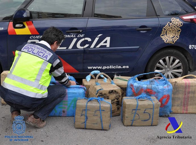 Fardos de hachís intervenidos 