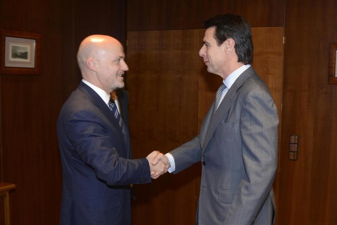 Pierre Louette (France Telcom ) y José Manuel Soria (Ministerio de Industria)