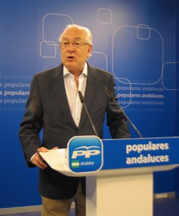 El portavoz del PP-A Jaime Raynaud hoy en rueda de prensa