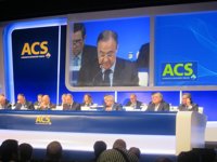 ACS prevé recuperar en 2015 la pérdida por el saneamiento de su inversión en Iberdrola