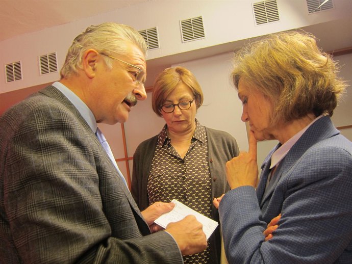 Por la izquierda, Trevín, Monteserín y Carcedo, antes de la rueda de prensa.