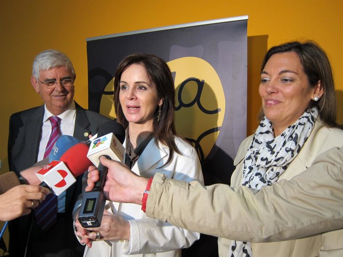 Godofredo García, Silvia Clemente y Milagros Marcos.