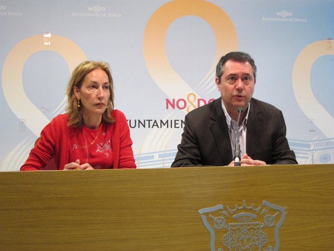Susana López y Juan Espadas durante la rueda de prensa