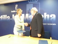 La Junta y la Escuela de Organización Industrial firman un convenio para el emprendimiento por valor de 7,5 millones