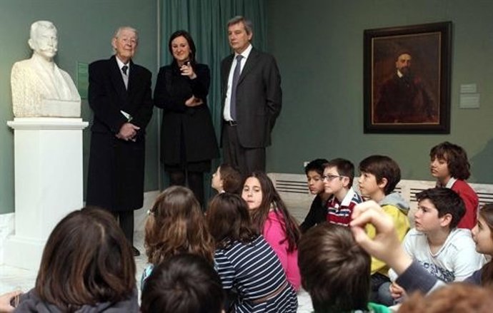 Víctor Lorente, nieto de Sorolla, (izquierda) en su última visita a Valencia