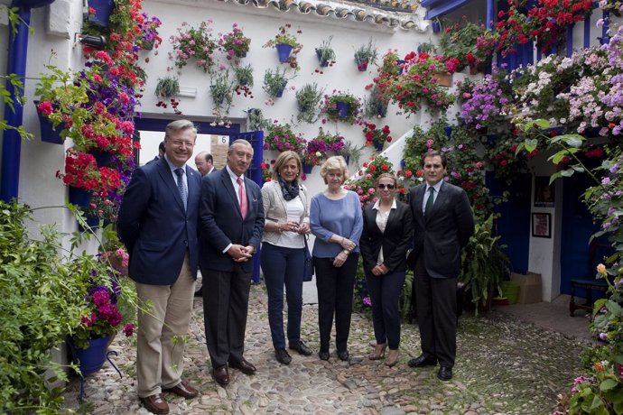 Visita a los patios con Gómez-Pomar, Soledad Becerril, Nieto y Primo Jurado