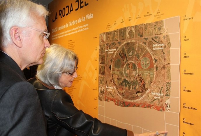 Mascarell en la exposición de Espriu en Girona