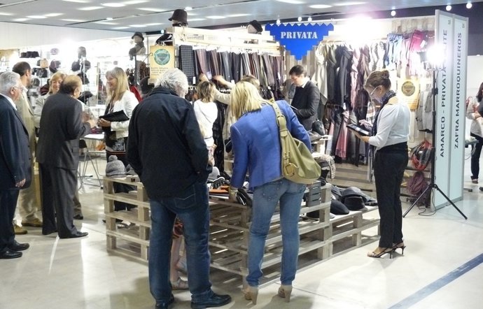 Visitantes De Los Expositores Del Primer Certamen Expopell