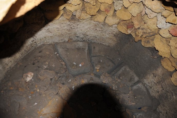 Monumento calcolítico descubierto en Carmona.          