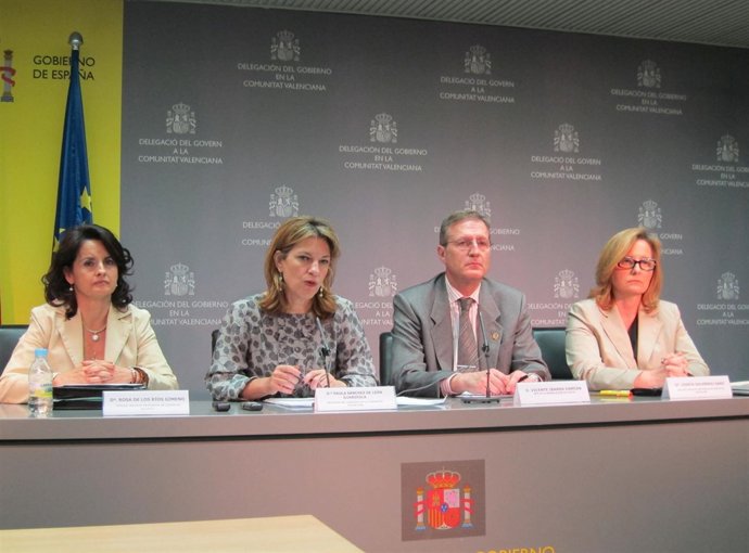 Sánchez de León con los responsables de Costas de la Comunitat