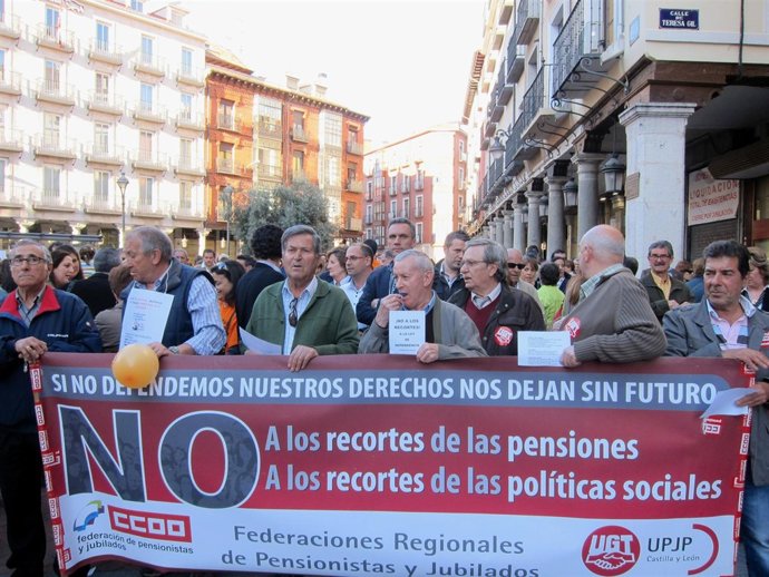 Pancarta que abría la manifestación celebrada esta tarde en Valladolid.