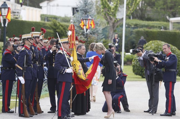 Simoneta Gómez- Acebo jura bandera