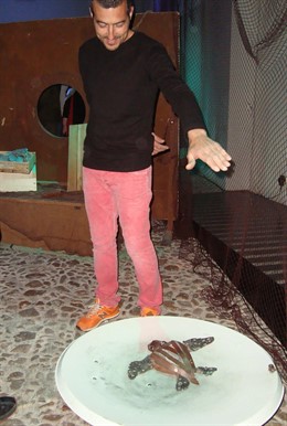 El escultor de la chatarra en movimiento crea en Segovia un laberinto acuático.