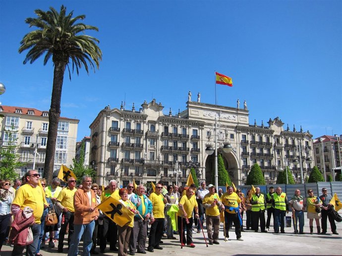 Protesta afectados por derribos en Santander
