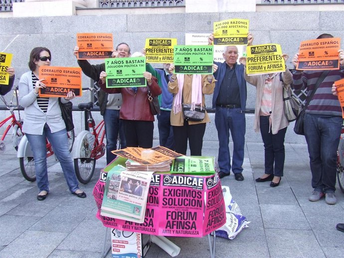 Concentración de los afectados por la estafa de Forum y Afinsa.