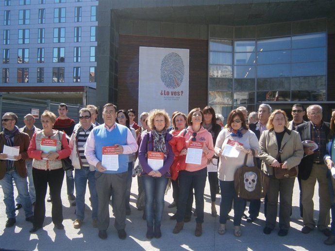 Campaña del PSOE contra la privatización de Valdecilla        