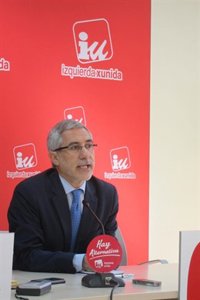 Llamazares califica de "clandestina" la reforma ya que "solo hay rumores"