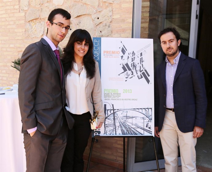 Los premiados José Alós, María Piedad Herrera y Ángel Silvestre.