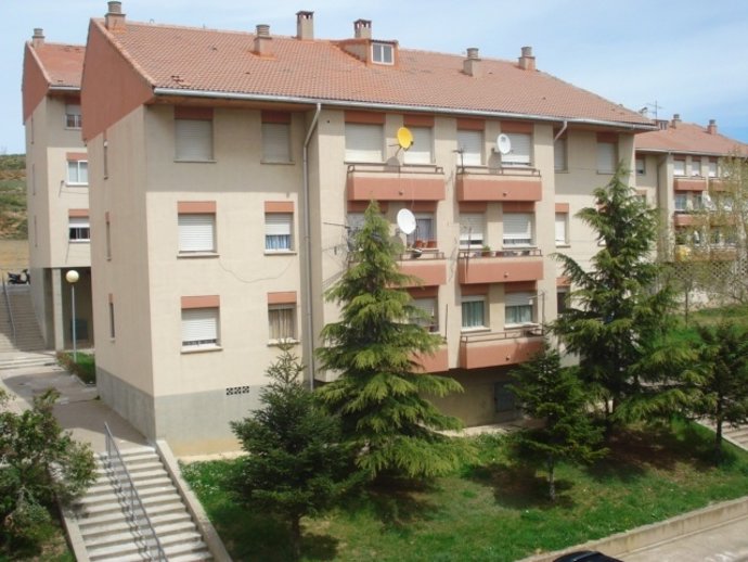 El Gobierno inicia la rehabilitación de tres viviendas en Escucha.