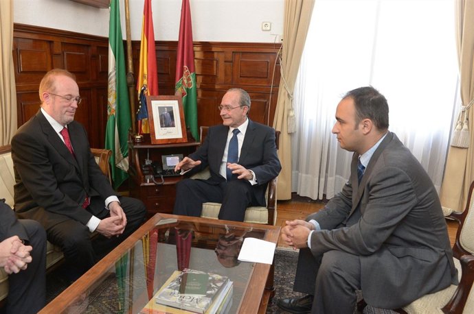 Representante de la UE con el alcalde de Málaga          