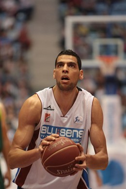 Salah Mejri Blusens Monbus
