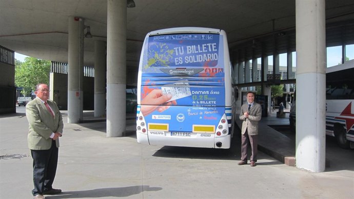 El gerente de Damas, José MaríaRodríguez, con Juan Manuel Cabrera.