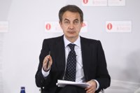 Zapatero afirma que dio la cara contra la crisis y que la austeridad "era inevitable"