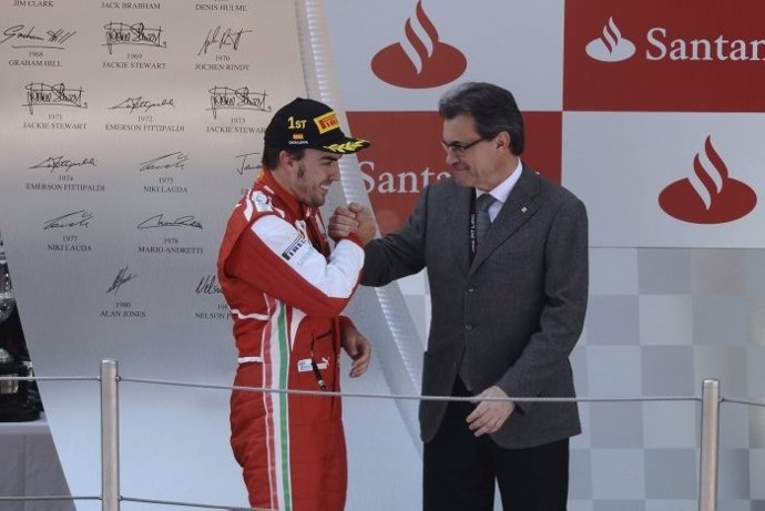 Artur Mas saluda a Fernando Alonso