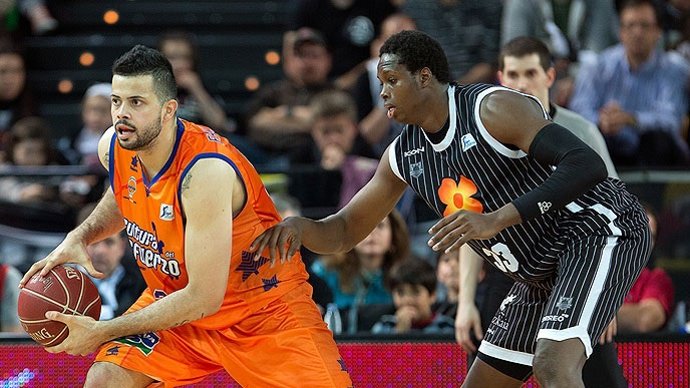 El partido entre el Valencia Basket y el Uxue Bilbao Basket