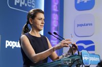 Cospedal apoya a Cifuentes y dice que "a partir de la responsabilidad se cimentan las grandes carreras políticas"