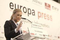 Cifuentes: Las últimas encuestas electorales en Madrid "deben servir de acicate" al PP