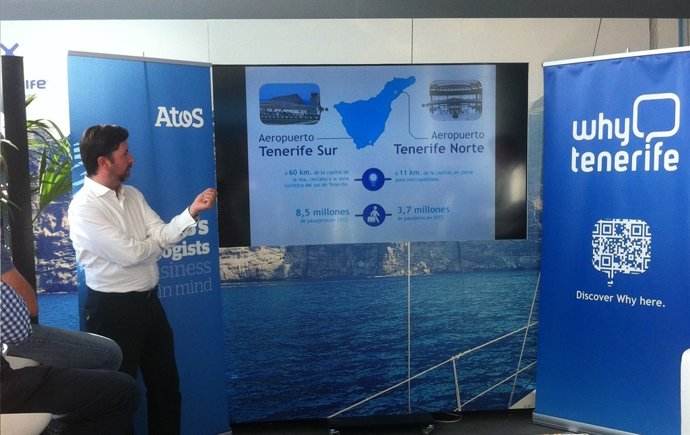Carlos Alonso Rodríguez presentando 'Why Tenerife?'