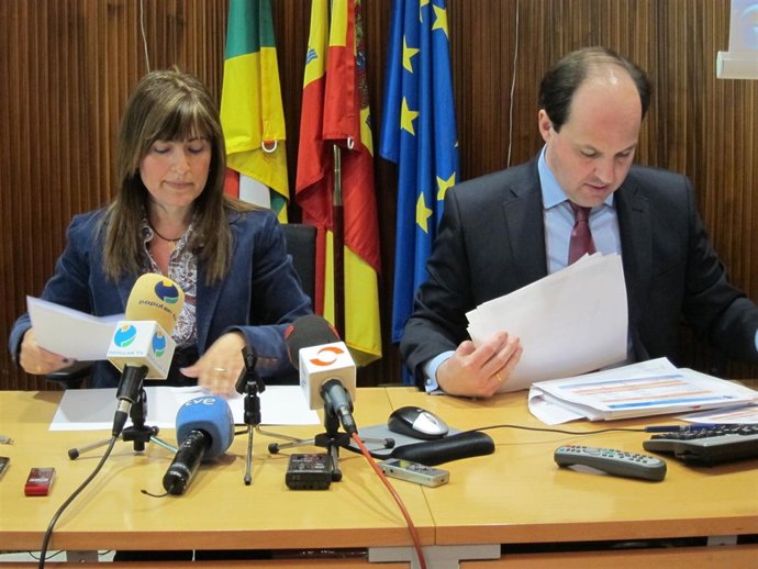 Delegado especial AEAT, Miguel Fernández, y la directora gral de Tributos, Sáez