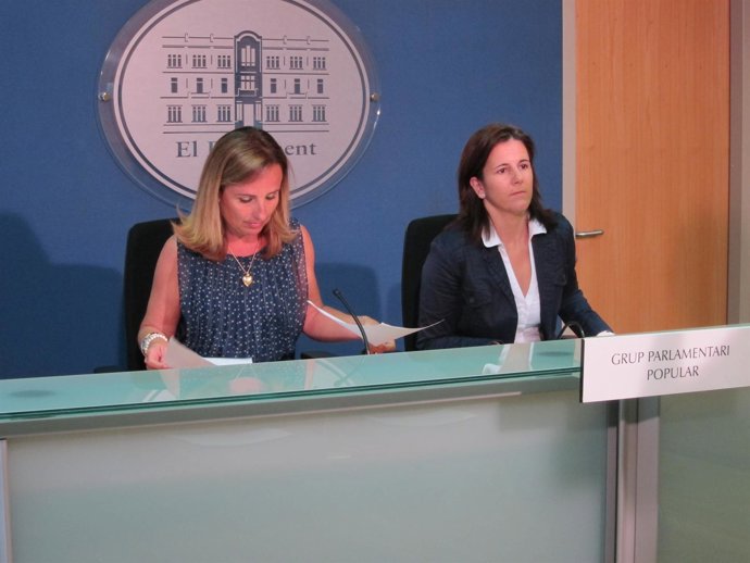 Mabel Cabrer y María José Bauzá