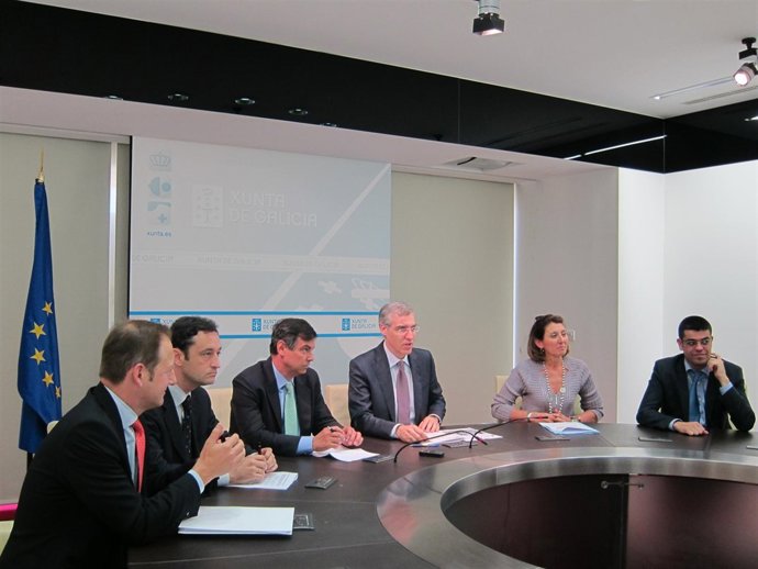 El conselleiro de Economía, Conde, en rueda de prensa con responsables de Enisa