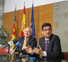 El rector saliente de UPV, Juan Julià (izquierda), y el electo, Francisco Mora