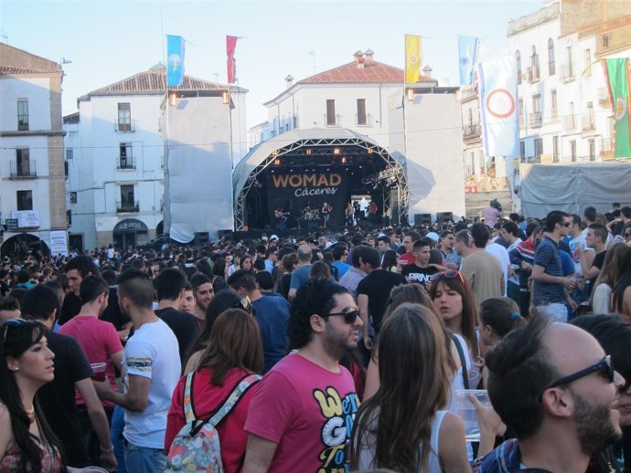 Uno De Los Conciertos Del Festival Womad En La Plaza Mayor De Cáceres
