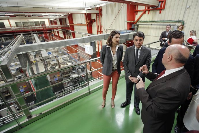 González y Figar visitan la fábrica de Vasbega