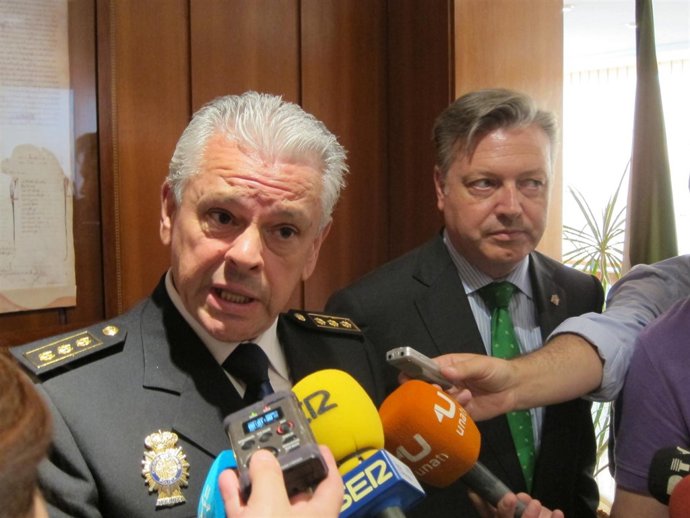 El comisario jefe, Manuel Bouzas, y el subdelegado, Juan José Primo